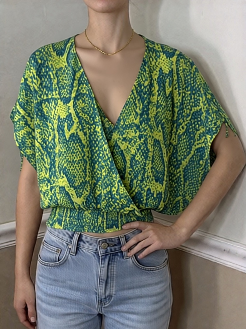 🤍 5 for $20! Sofia by sofia vergara Green and Blue Wrap Crop Top